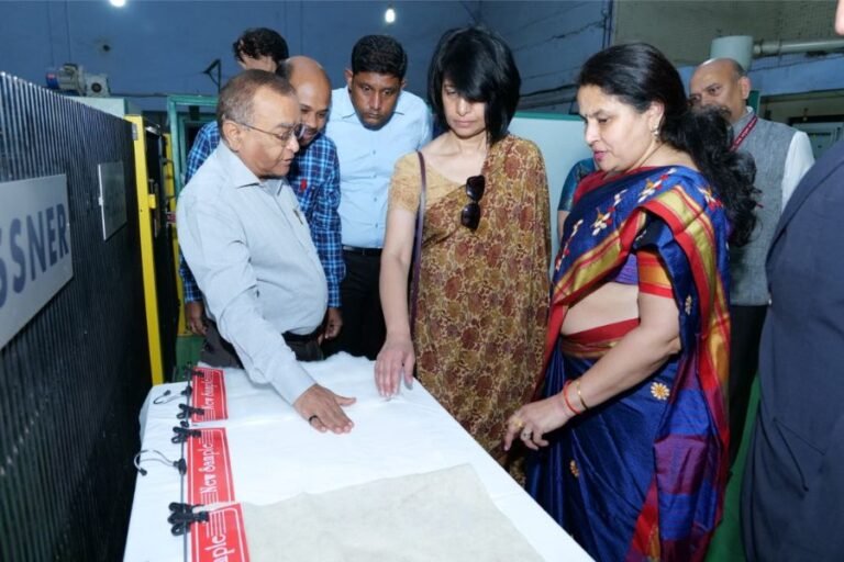 Textile secretary Rachna Shah Visits MANTRA facilities in Surat, emphasizes research in Technical textiles